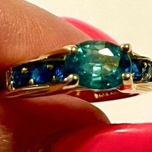 Ladies 14k Yellow Gold Ring w Oval Swiss Blue Topaz above 7 Round Stones Sz 8.5